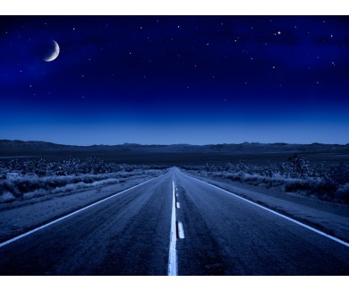 Фотообои Пустынная дорога в ночи  уходящая в даль