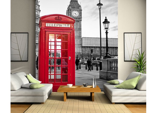 Фотообои Красная телефонная будка на чёрно белом фоне